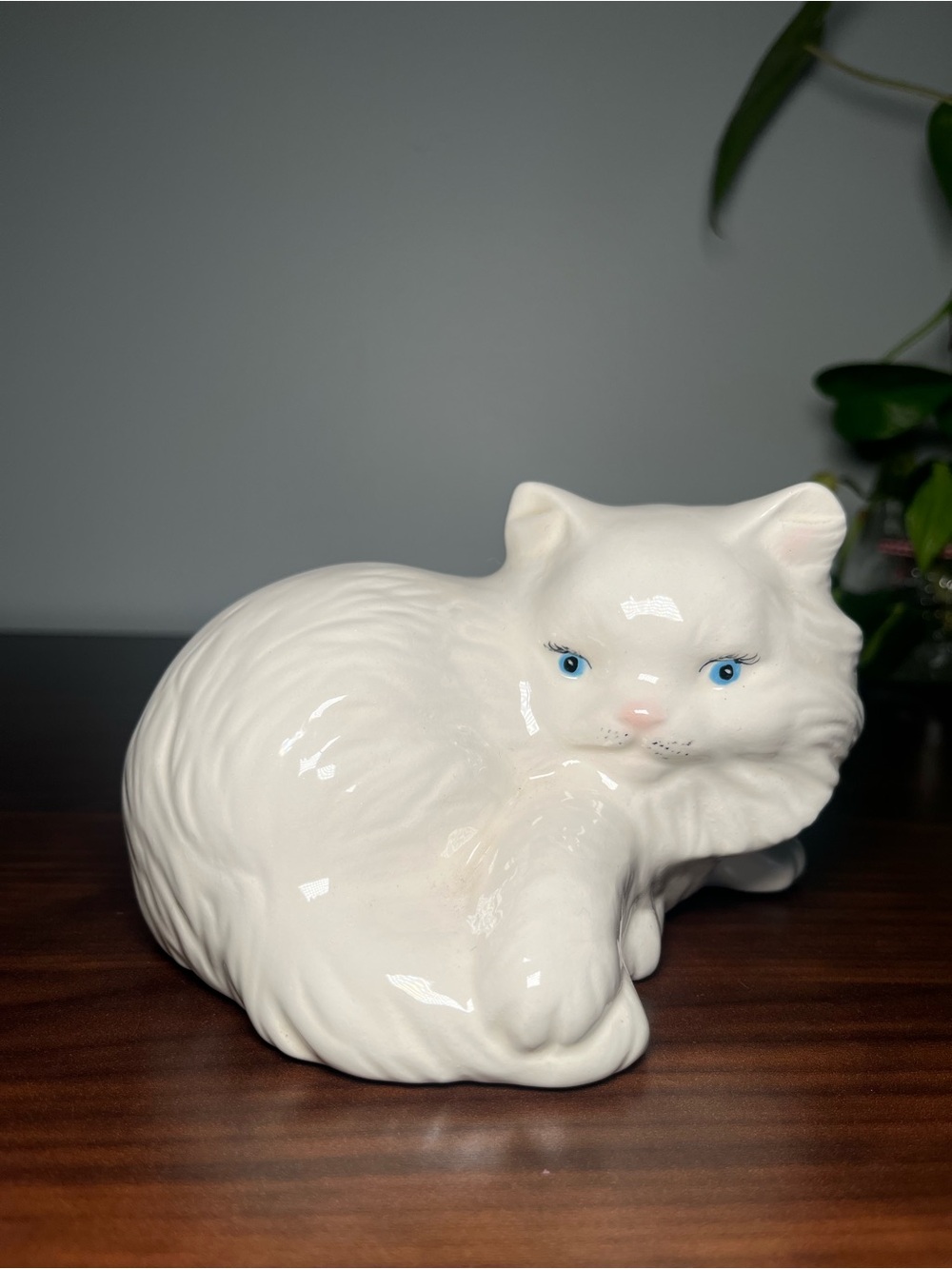 Vintage white Persian Ceramic Cat Blue Eyes. Figurine Art Pottery 1980